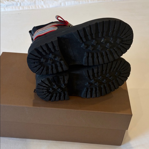 Burberry Kids Black Boots with Red and White Stripes - Picture 4 of 9